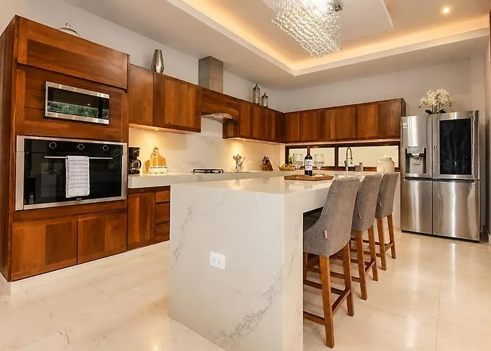 Villa Almarez Private Luxury Retreat *